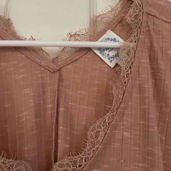 Franchescas twist front tee - Picture 2 of 4